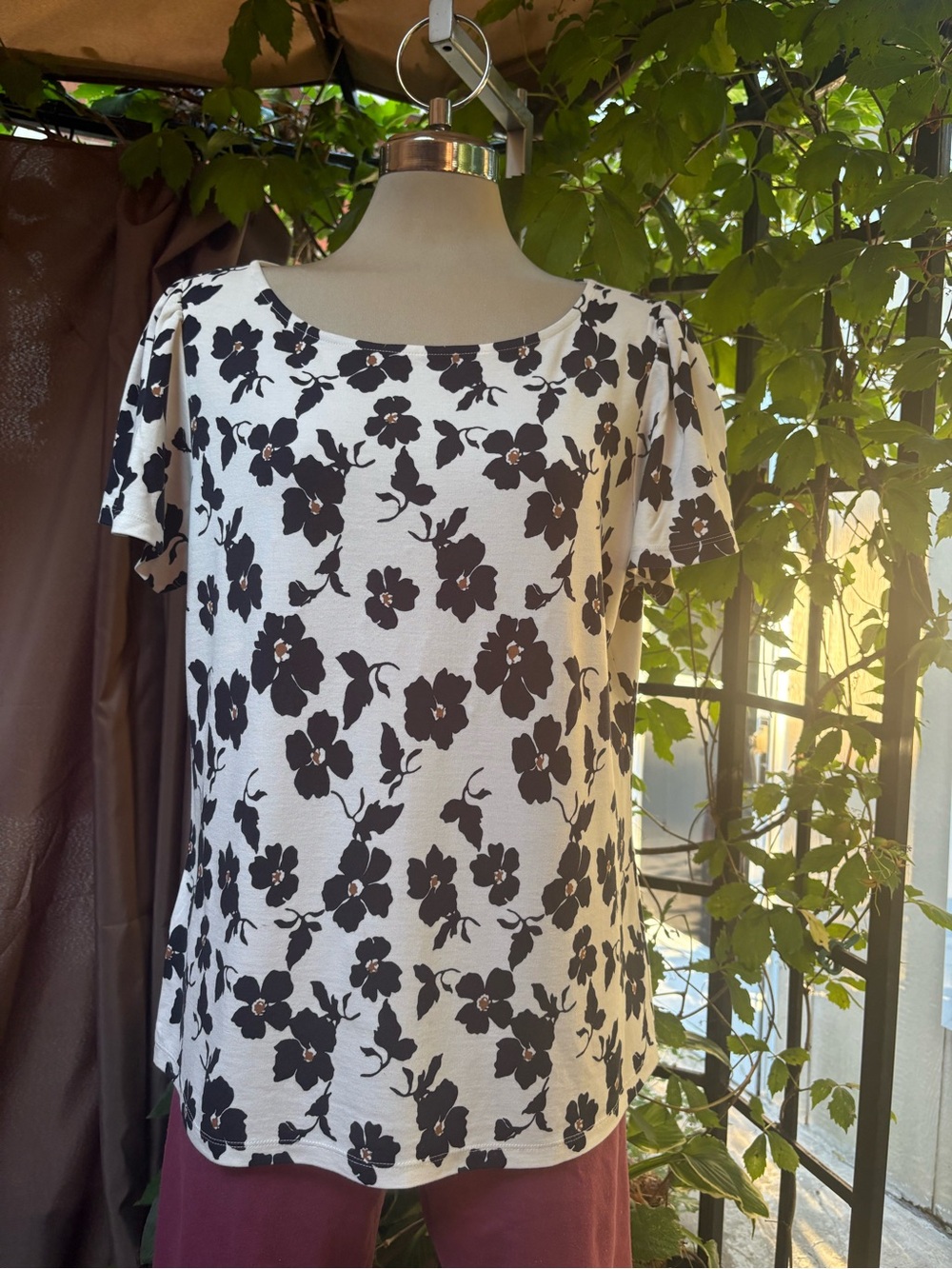 Ann Taylor White and Black Floral Short-Sleeve Tee